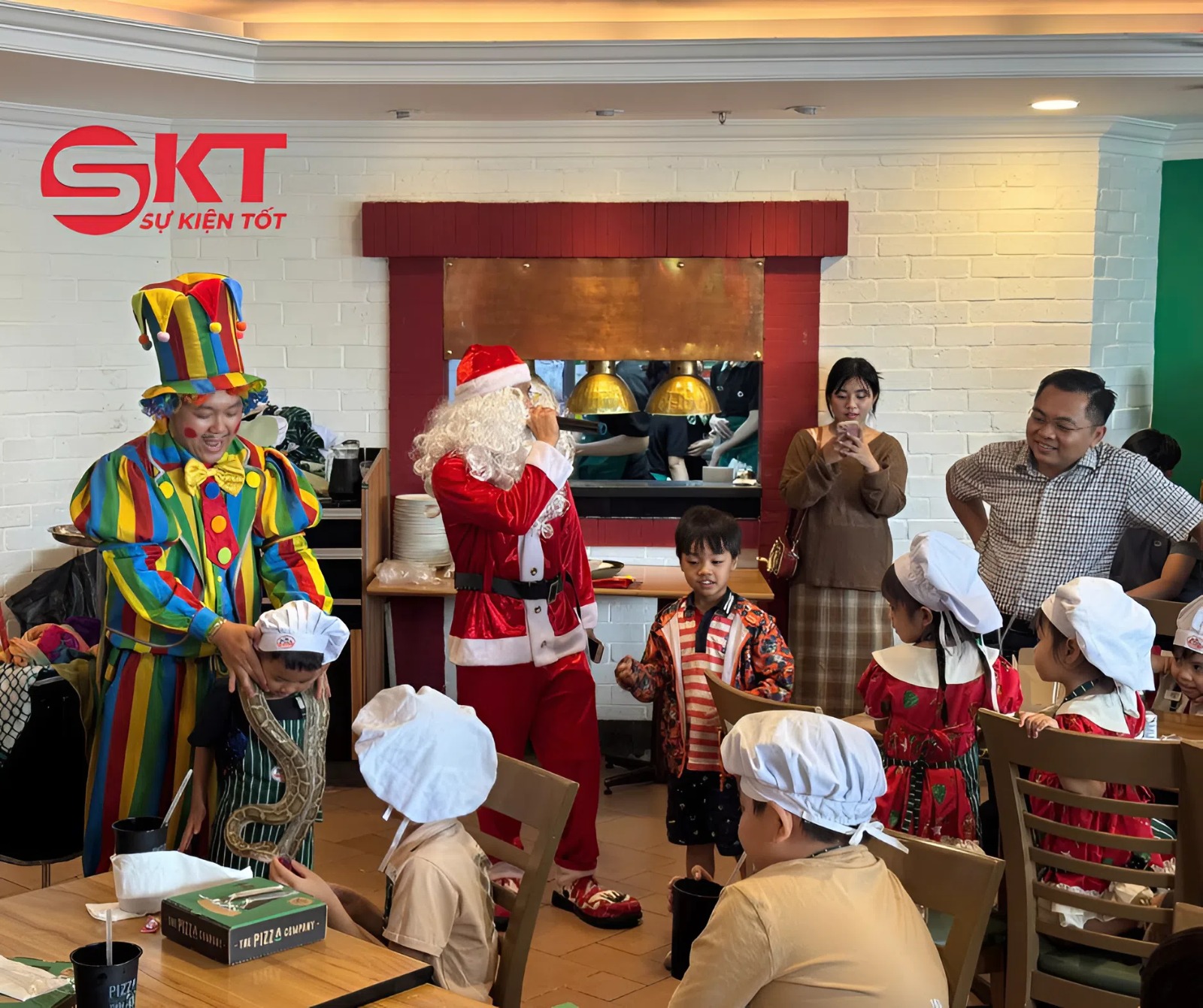 Thu&ecirc; tổ chức sự kiện trọn g&oacute;i HCM