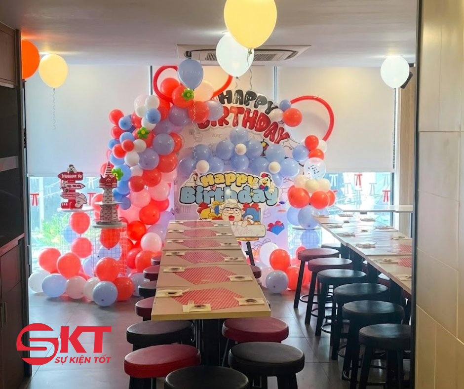 Thu&ecirc; trang tr&iacute; sự kiện