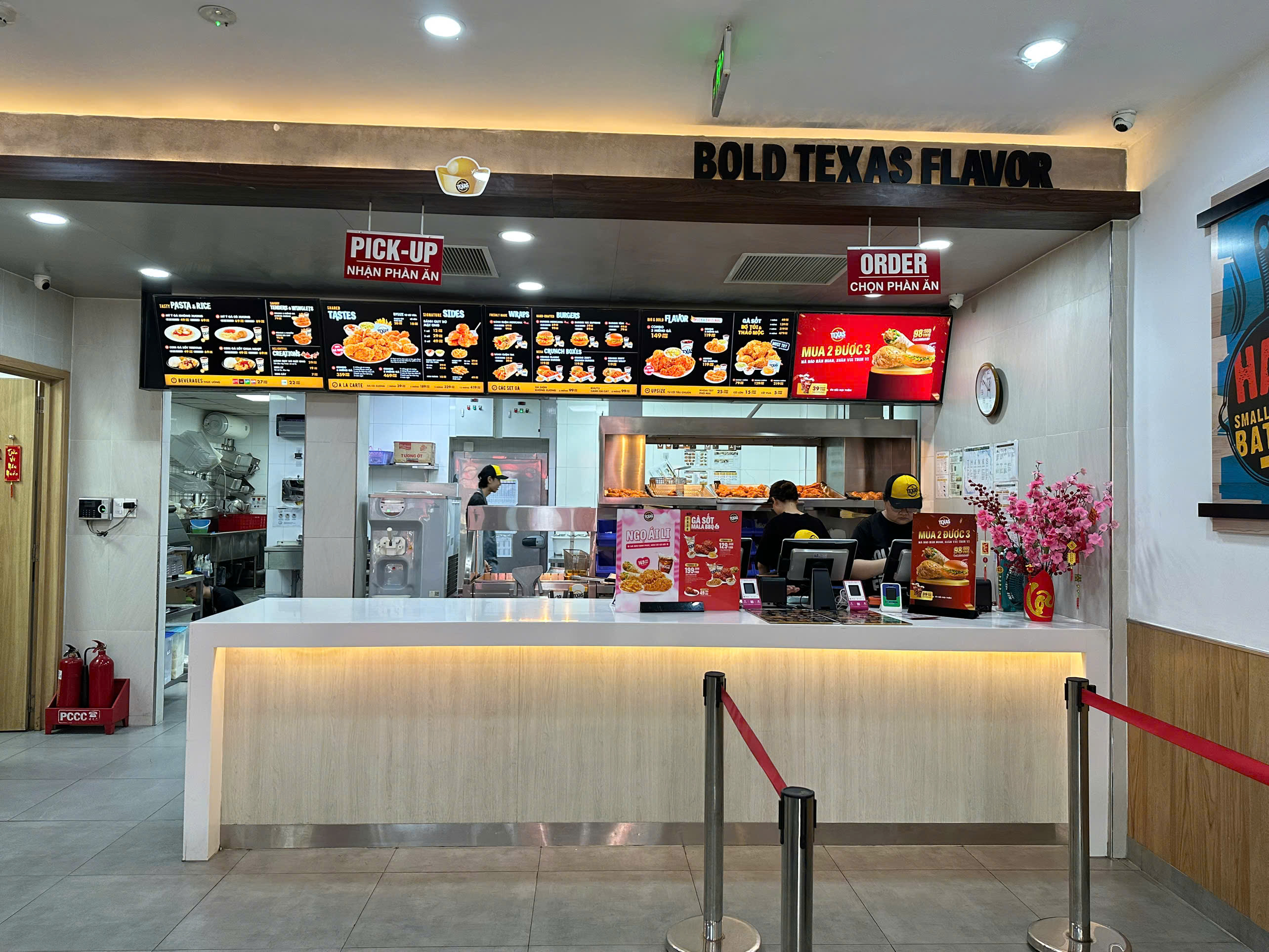 H&igrave;nh 1.2 Menu qu&aacute;n ăn ph&ugrave; hợp với đa dạng lứa tuổi 