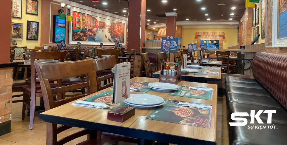 Kh&ocirc;ng gian qu&aacute;n The Pizza Company