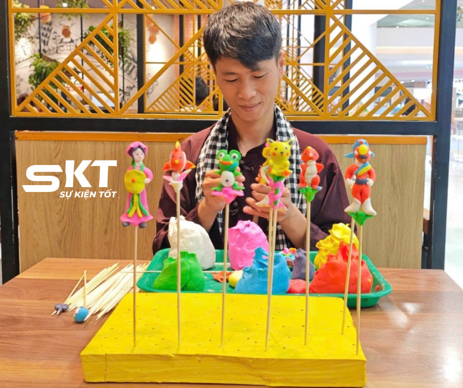 Thu&ecirc; người nặn t&ograve; he sinh nhật